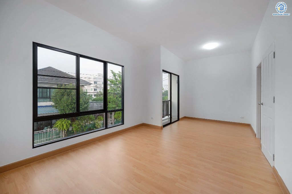 บ้านมือสองตกแต่งใหม่ โครงการ โมดิวิลล่า บางบัวทอง บ้านแฝดสไตล์โมเดิร์น เนื้อที่ 41.2 ตร.ว. ฟังก์ชัน 3 ห้องนอน 2 ห้องน้ำ จอดรถได้ 2 คัน พร้อมอยู่ บนทำเลติดถนนกาญจนาภิเษก ใกล้เซ็นทรัลเวสต์เกต และรถไฟฟ้าสถานี "คลองบางไผ่"...